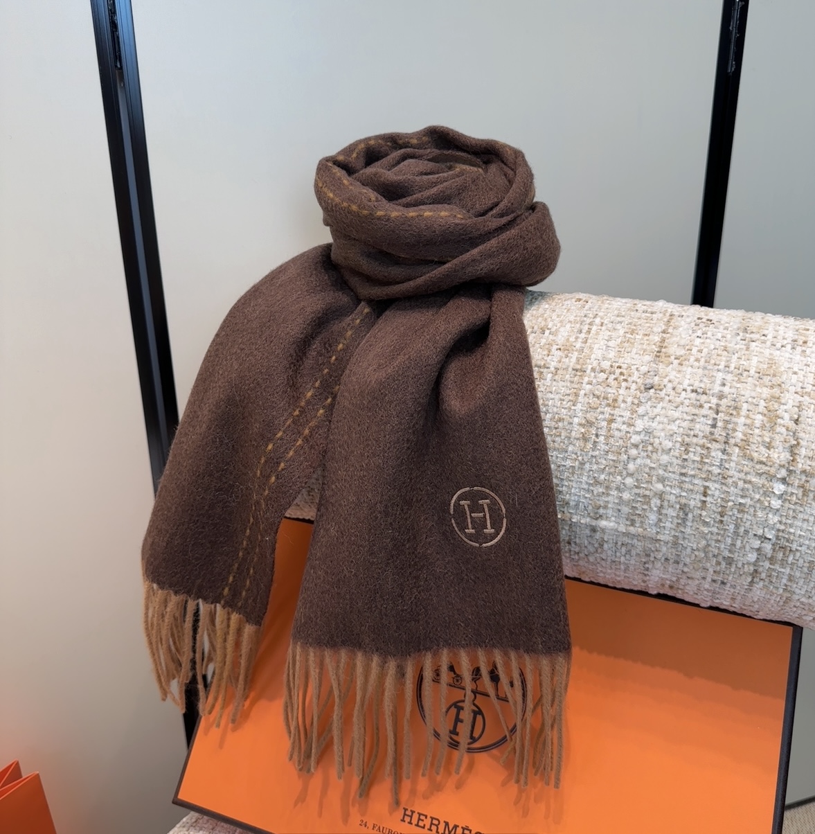 2025年Hermes · 爱马仕，难得一见的温柔配色，低调又不失优雅❗️】重点推荐❗️双边配色，一条围