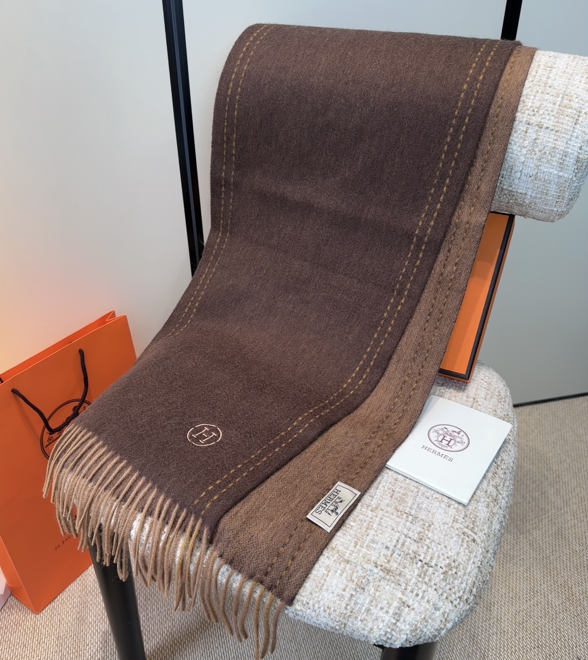 2025年Hermes · 爱马仕，难得一见的温柔配色，低调又不失优雅❗️】重点推荐❗️双边配色，一条围