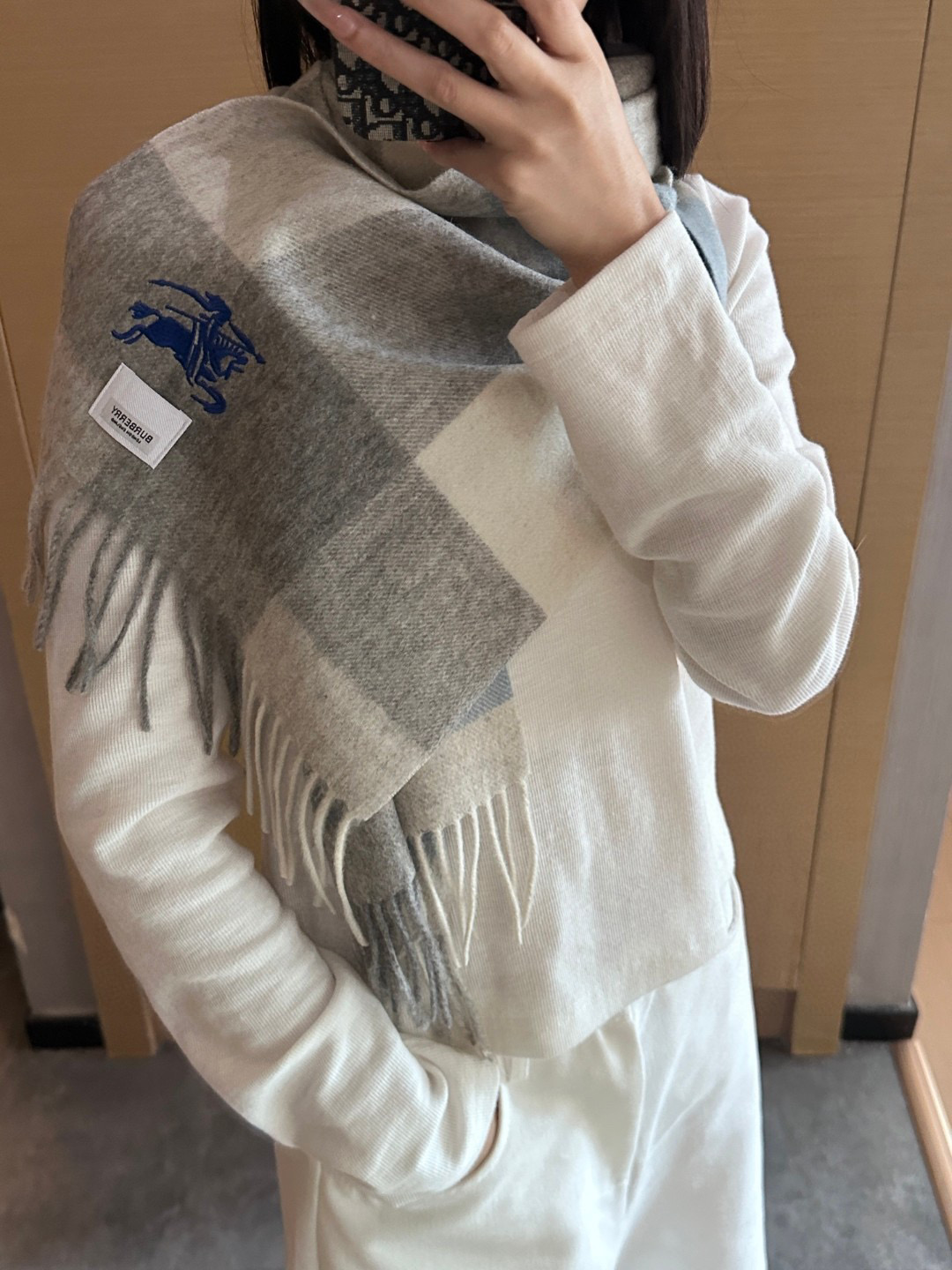 Burberry · 巴宝莉围巾❗️好看的要疯掉了，太有型太有魅力了❗️❗️非常斯文时尚的秋冬单品！真的