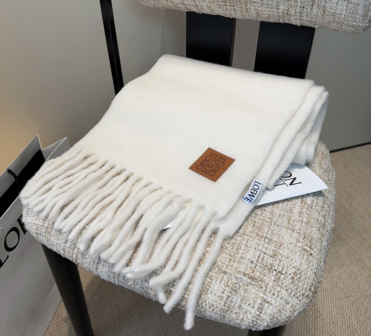 罗意威超美新款马海毛围巾！超级推荐入手！】质感好货！主打的马海毛围巾~据说超难买哦！！打了好多次版！终于