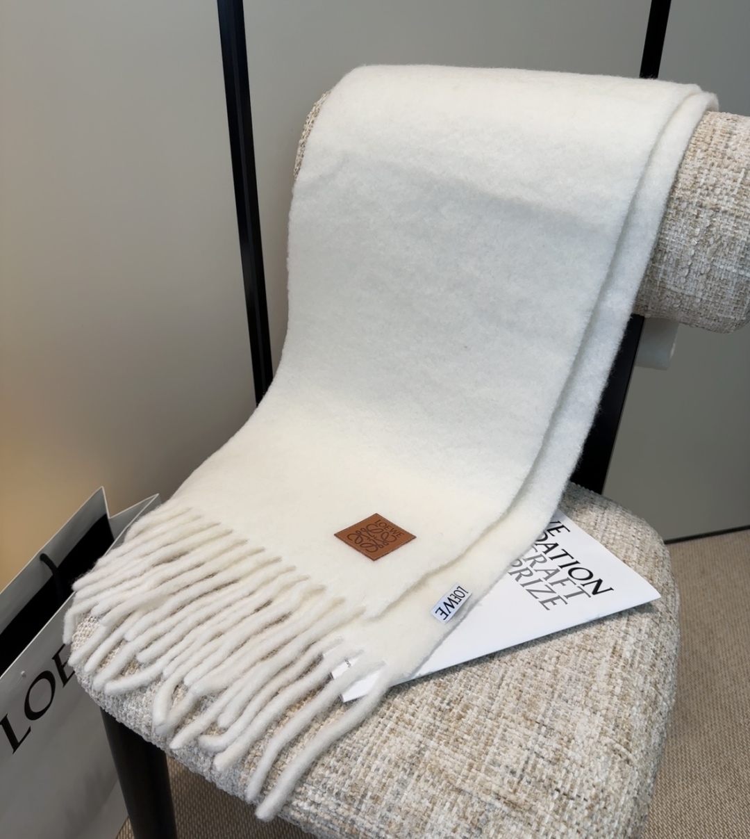 罗意威超美新款马海毛围巾！超级推荐入手！】质感好货！主打的马海毛围巾~据说超难买哦！！打了好多次版！终于