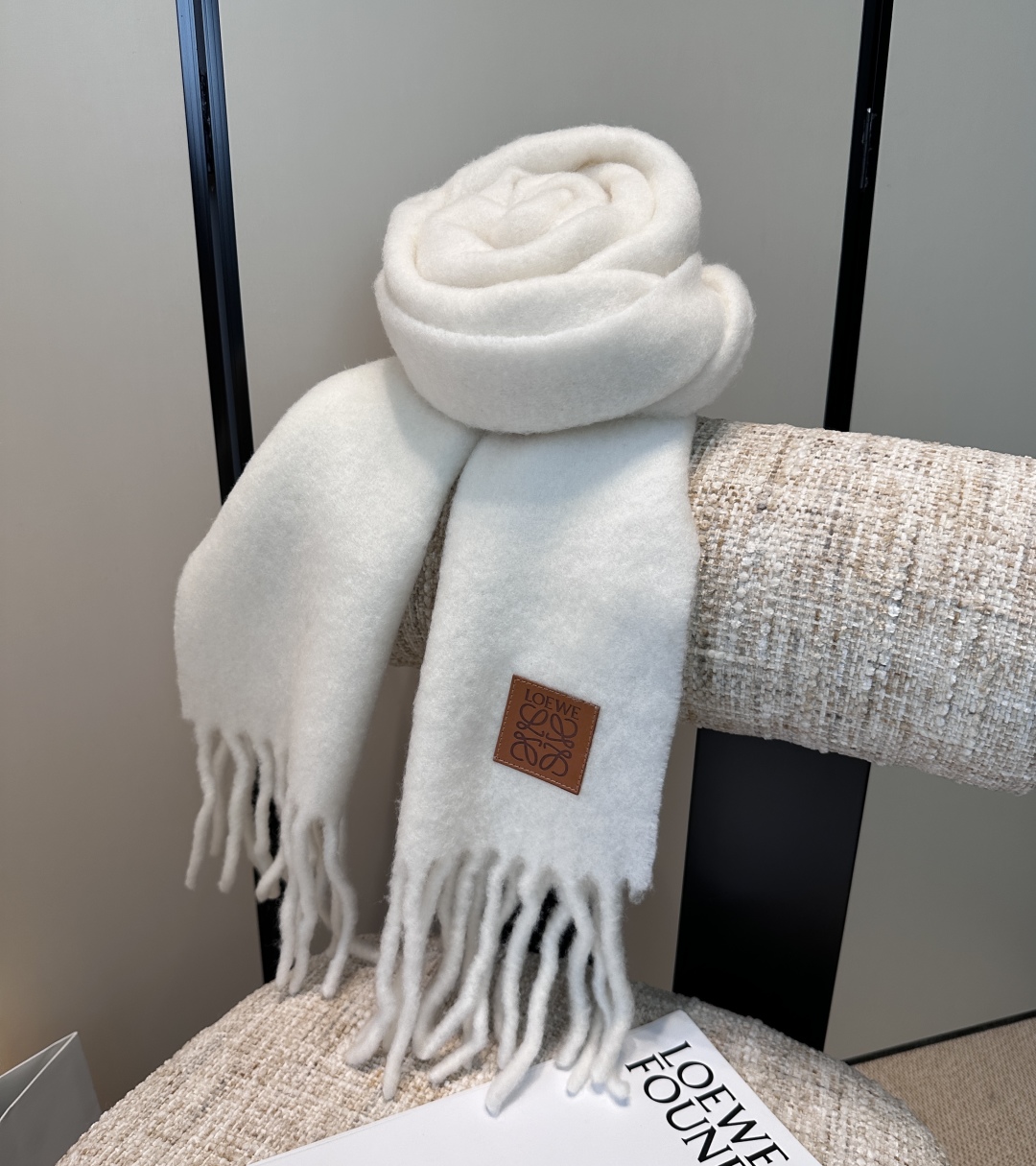 罗意威超美新款马海毛围巾！超级推荐入手！】质感好货！主打的马海毛围巾~据说超难买哦！！打了好多次版！终于