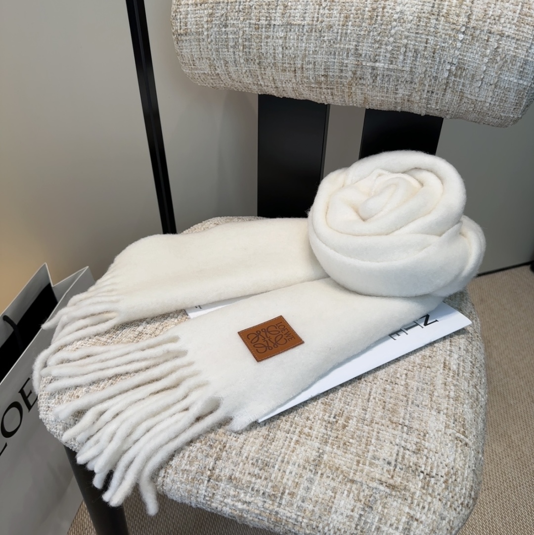 罗意威超美新款马海毛围巾！超级推荐入手！】质感好货！主打的马海毛围巾~据说超难买哦！！打了好多次版！终于