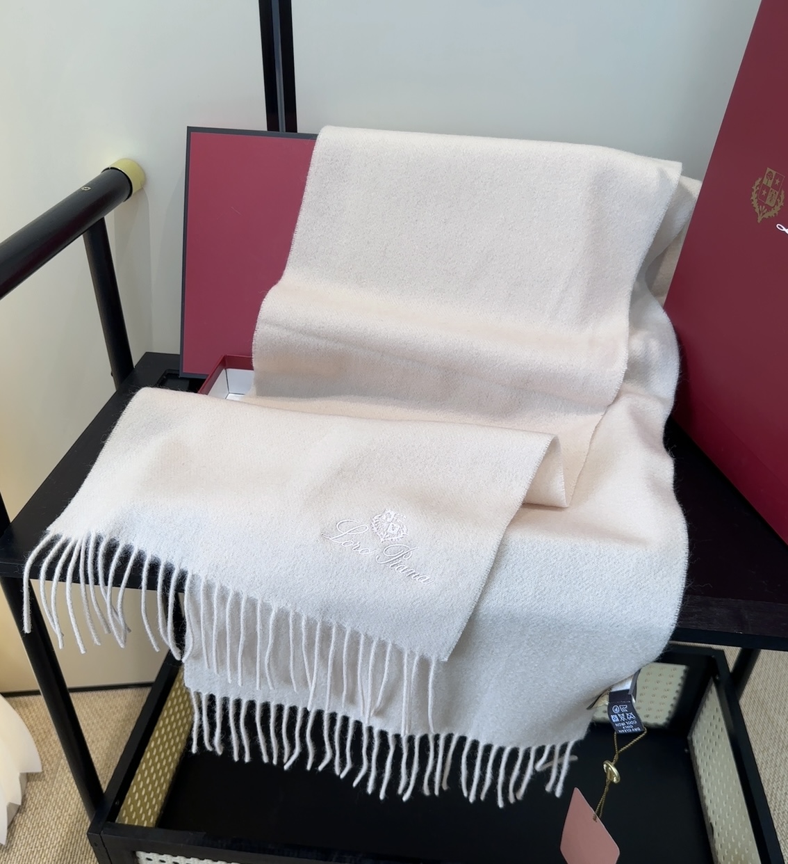 🆕Loro Piana · 【贸易公司尾单，极品山羊绒围巾披肩】送人自留都太高大上了😍重磅上新，爆款爆款