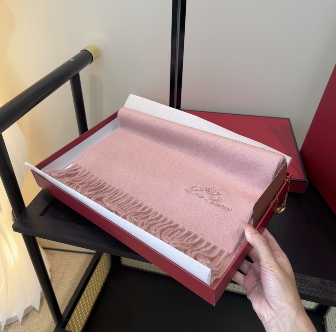 🆕Loro Piana · 【贸易公司尾单，极品山羊绒围巾披肩】送人自留都太高大上了😍重磅上新，爆款爆款
