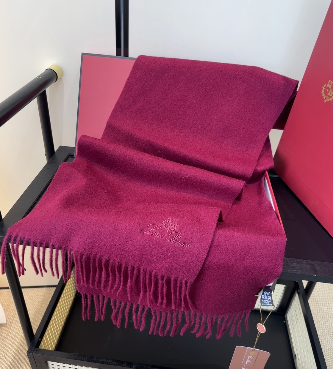 🆕Loro Piana · 【贸易公司尾单，极品山羊绒围巾披肩】送人自留都太高大上了😍重磅上新，爆款爆款
