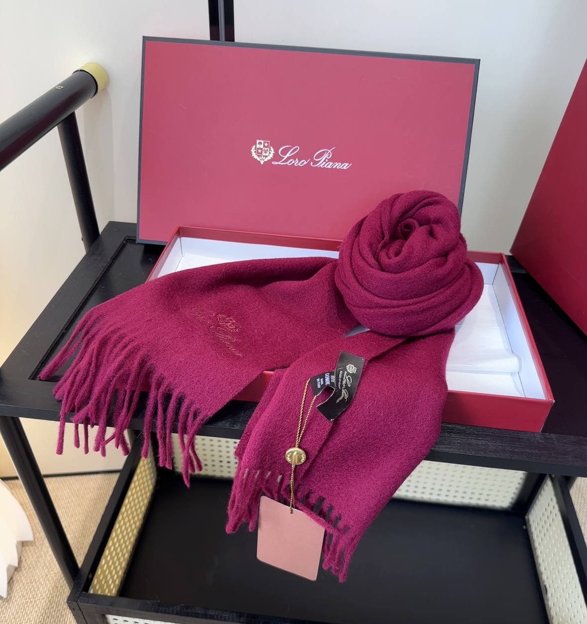 🆕Loro Piana · 【贸易公司尾单，极品山羊绒围巾披肩】送人自留都太高大上了😍重磅上新，爆款爆款