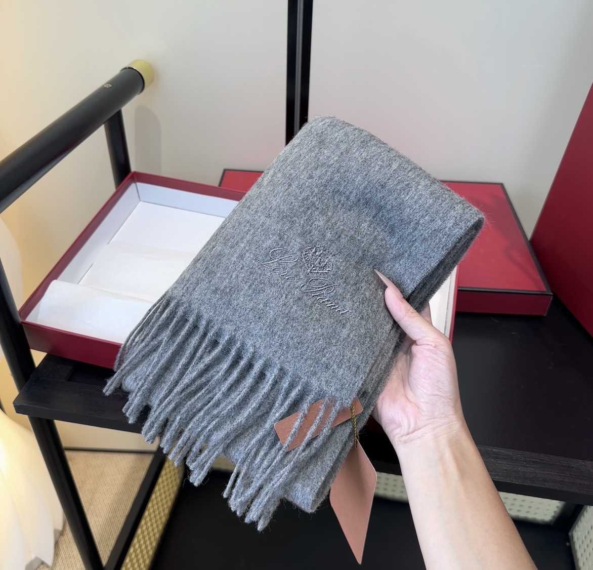 🆕Loro Piana · 【贸易公司尾单，极品山羊绒围巾披肩】送人自留都太高大上了😍重磅上新，爆款爆款