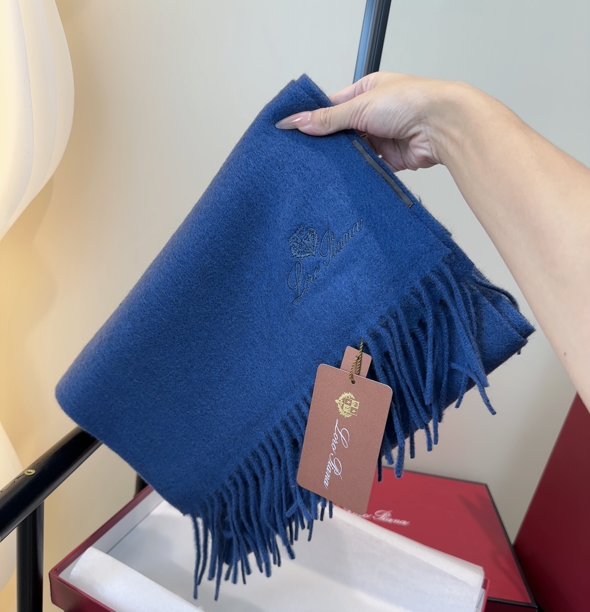 🆕Loro Piana · 【贸易公司尾单，极品山羊绒围巾披肩】送人自留都太高大上了😍重磅上新，爆款爆款