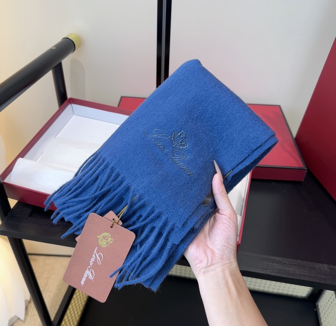 🆕Loro Piana · 【贸易公司尾单，极品山羊绒围巾披肩】送人自留都太高大上了😍重磅上新，爆款爆款