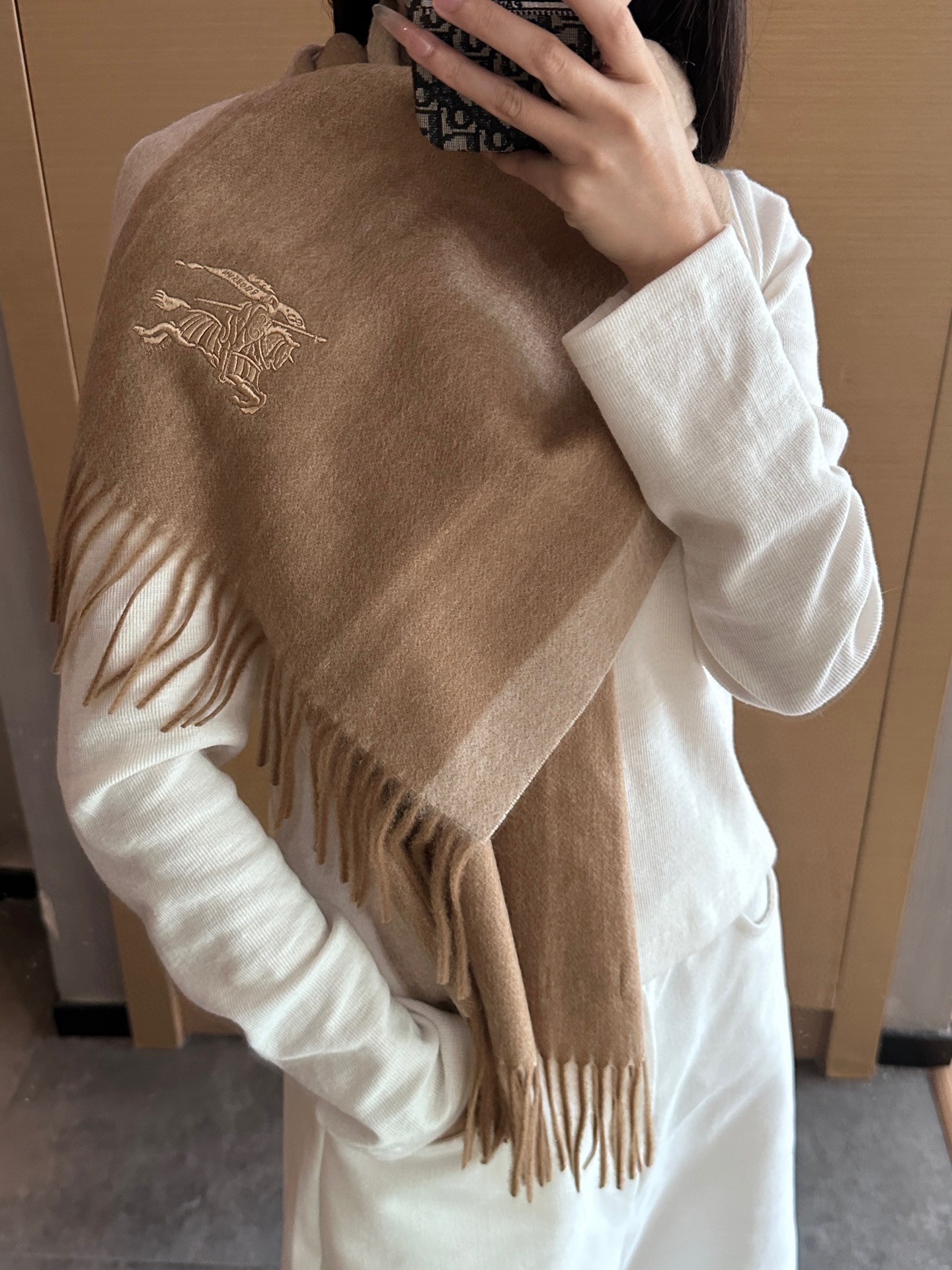 Burberry · 巴宝莉围巾❗️好看的要疯掉了，太有型太有魅力了❗️❗️非常斯文时尚的秋冬单品！真的