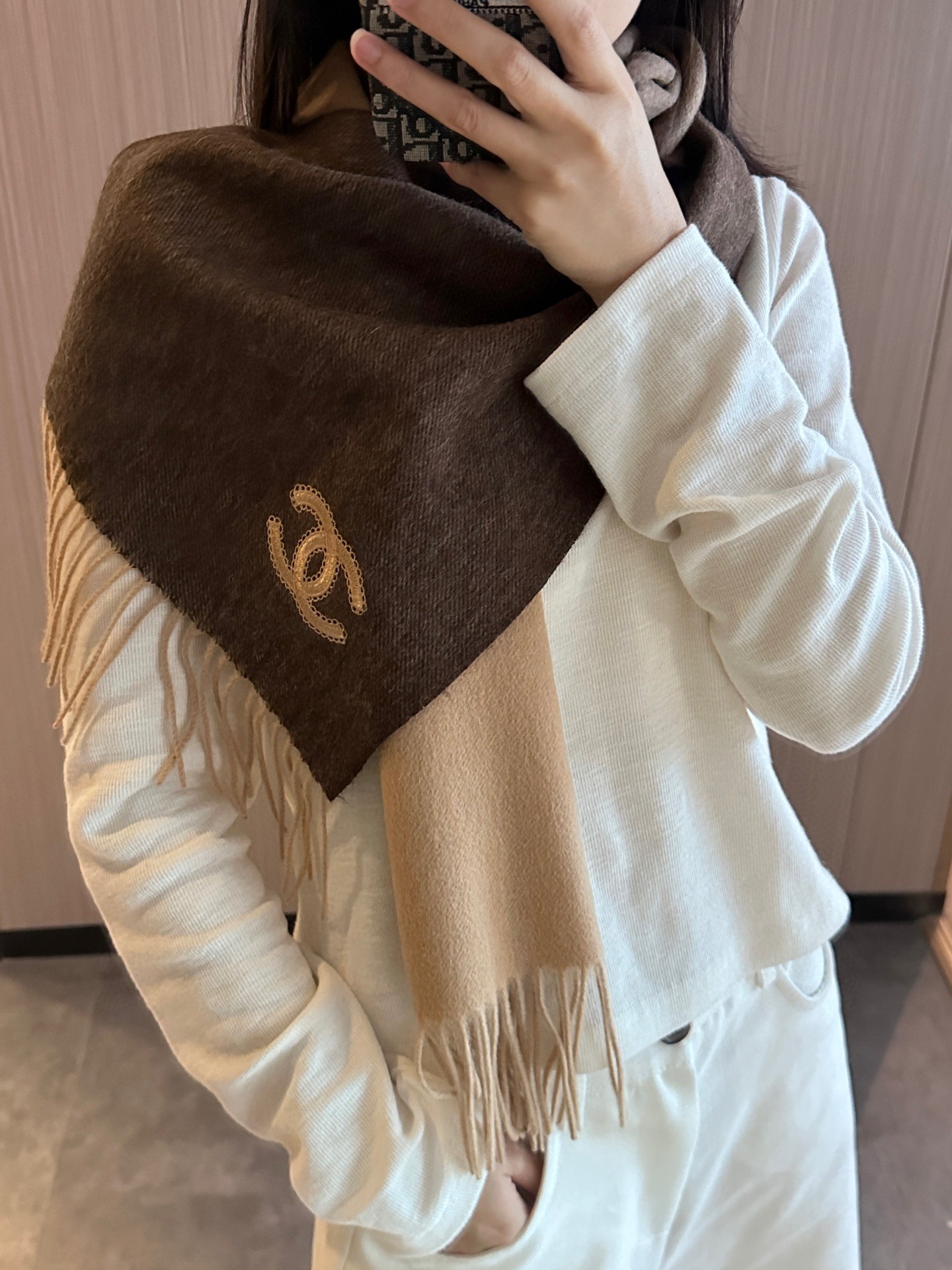 【▪香奈儿· 难得一见的温柔配色，超级迷恋❗️气质低调恬静又不失优雅❗️】重点推荐❗️高级舒适时髦气质，