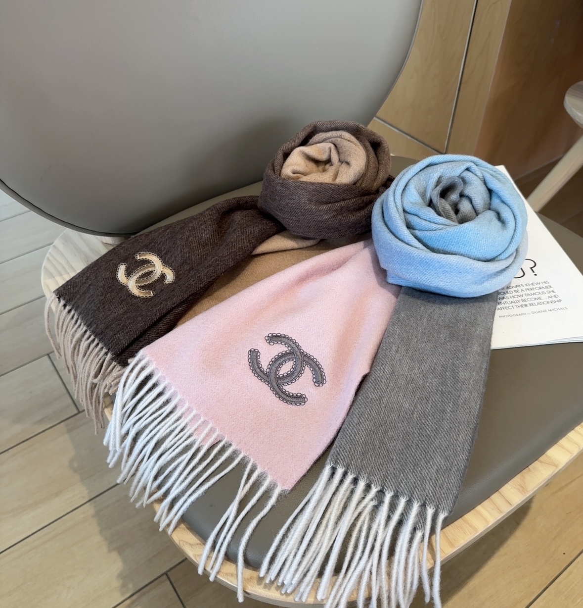 【▪香奈儿· 难得一见的温柔配色，超级迷恋❗️气质低调恬静又不失优雅❗️】重点推荐❗️高级舒适时髦气质，