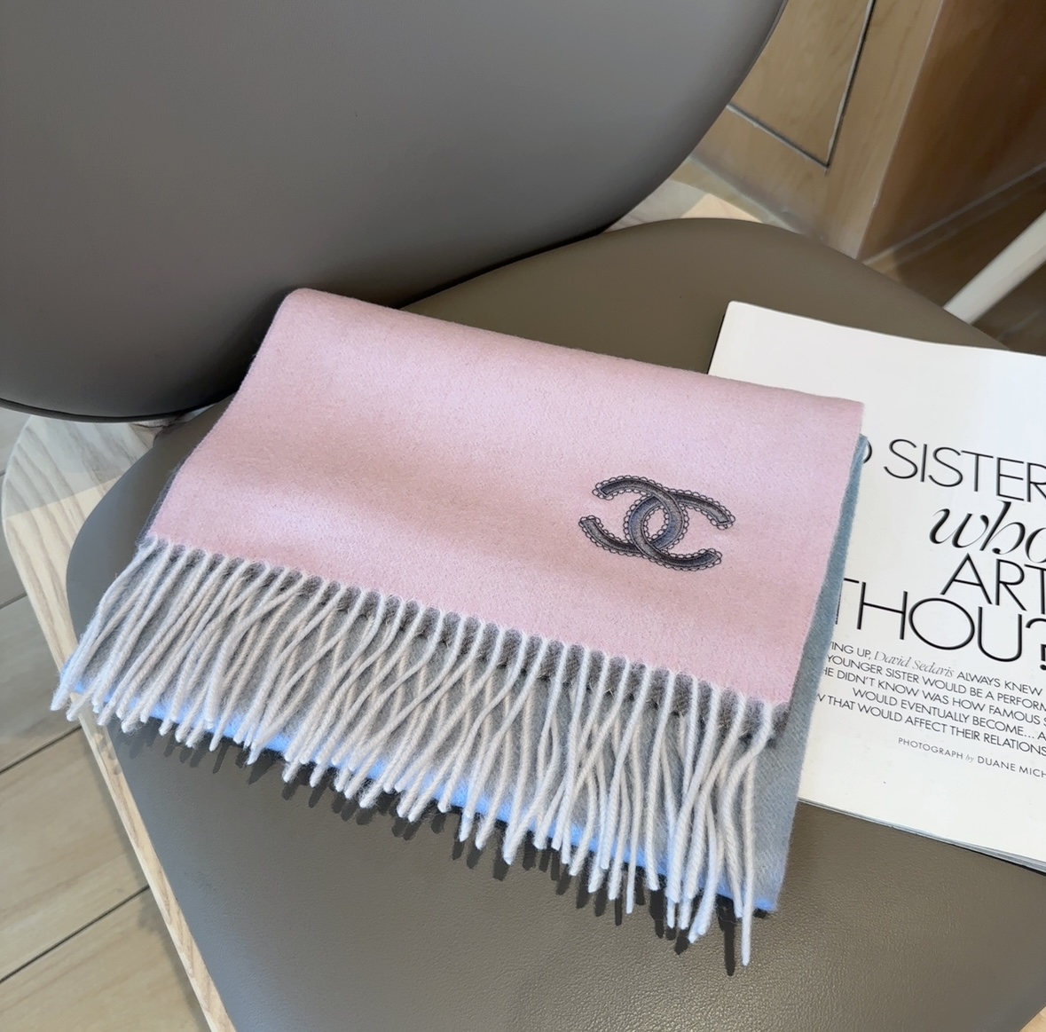 【▪香奈儿· 难得一见的温柔配色，超级迷恋❗️气质低调恬静又不失优雅❗️】重点推荐❗️高级舒适时髦气质，