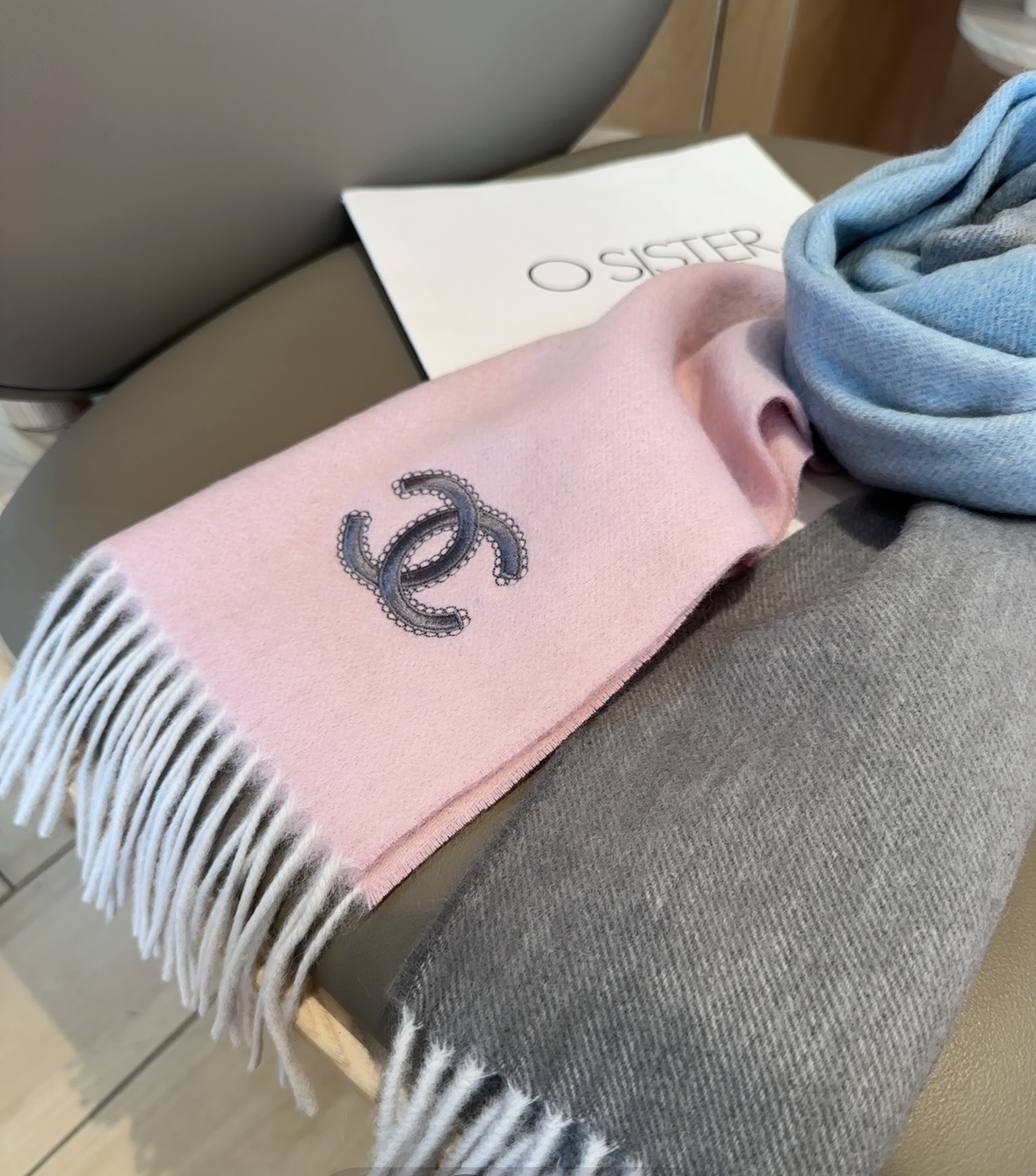 【▪香奈儿· 难得一见的温柔配色，超级迷恋❗️气质低调恬静又不失优雅❗️】重点推荐❗️高级舒适时髦气质，