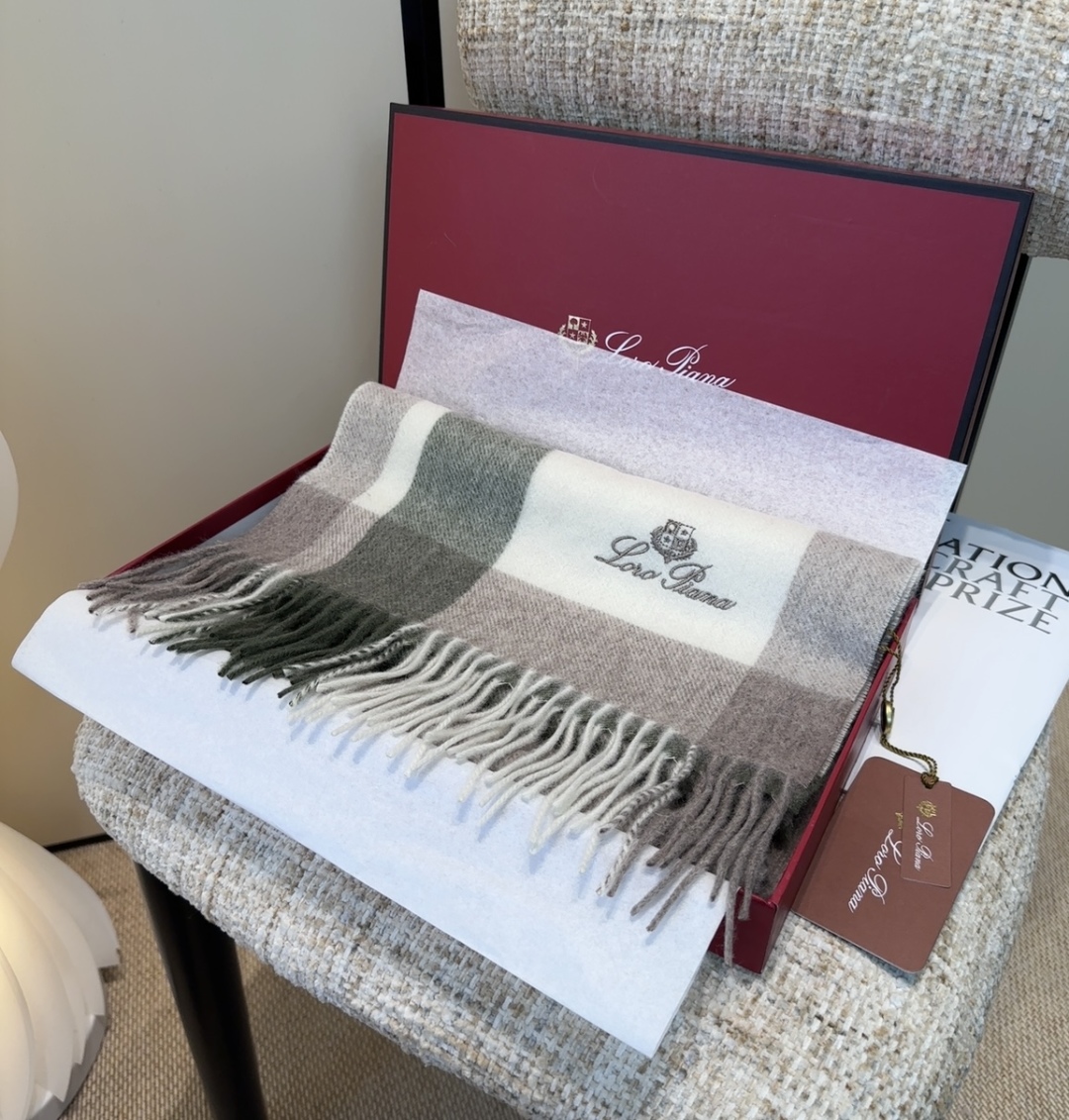 🆕Loro Piana · 【贸易公司尾单，极品山羊绒围巾披肩】送人自留都太高大上了😍重磅上新，爆款爆款