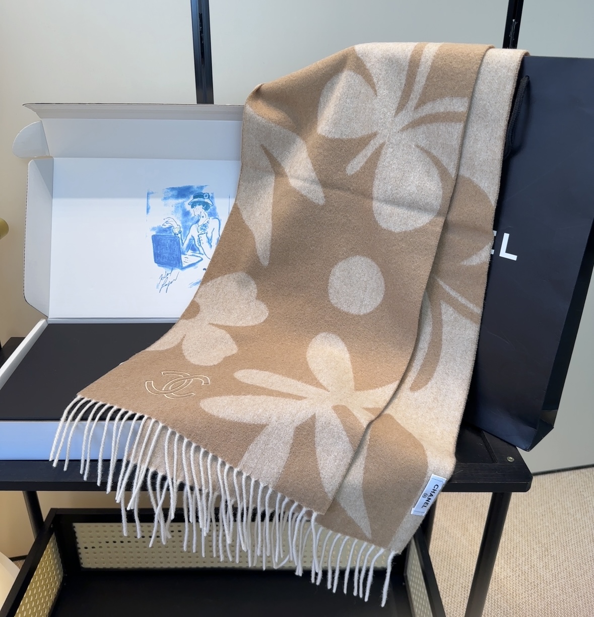 【▪Chanel · 香奈儿难得一见的温柔配色，超级迷恋❗️气质低调恬静又不失优雅❗️】重点推荐❗️高级