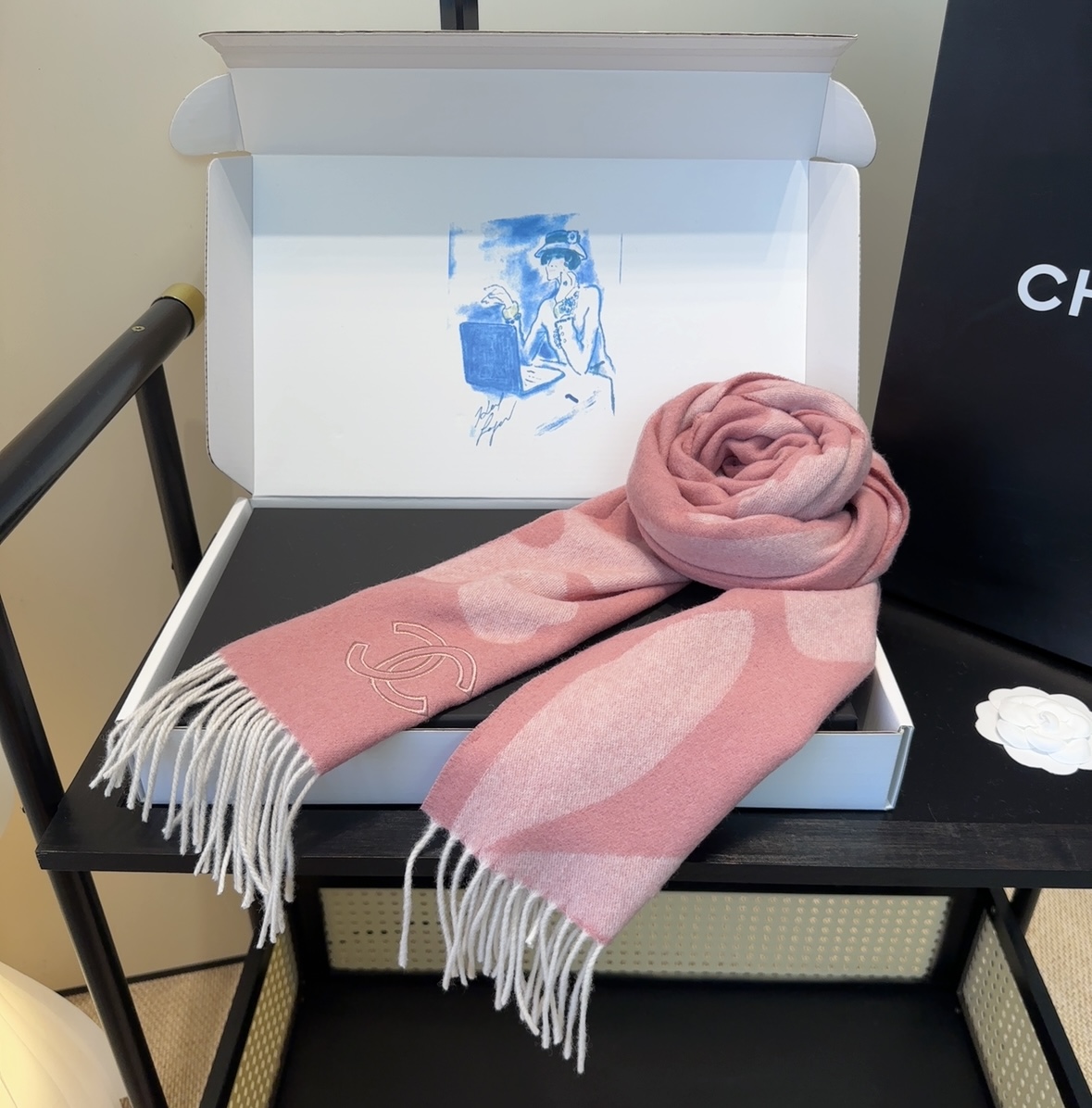 【▪Chanel · 香奈儿难得一见的温柔配色，超级迷恋❗️气质低调恬静又不失优雅❗️】重点推荐❗️高级