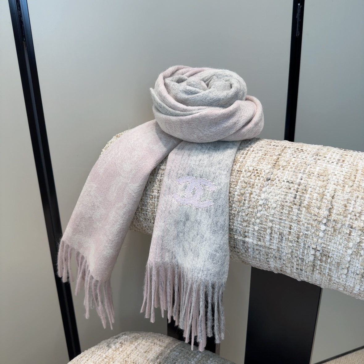 【▪Chanel · 香奈儿难得一见的温柔配色，超级迷恋❗️气质低调恬静又不失优雅❗️】重点推荐❗️高级