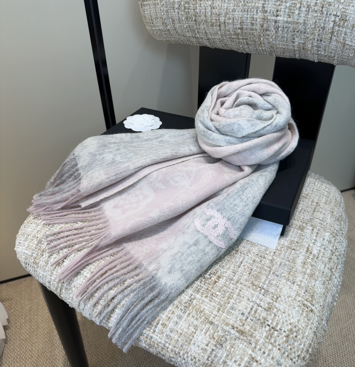 【▪Chanel · 香奈儿难得一见的温柔配色，超级迷恋❗️气质低调恬静又不失优雅❗️】重点推荐❗️高级