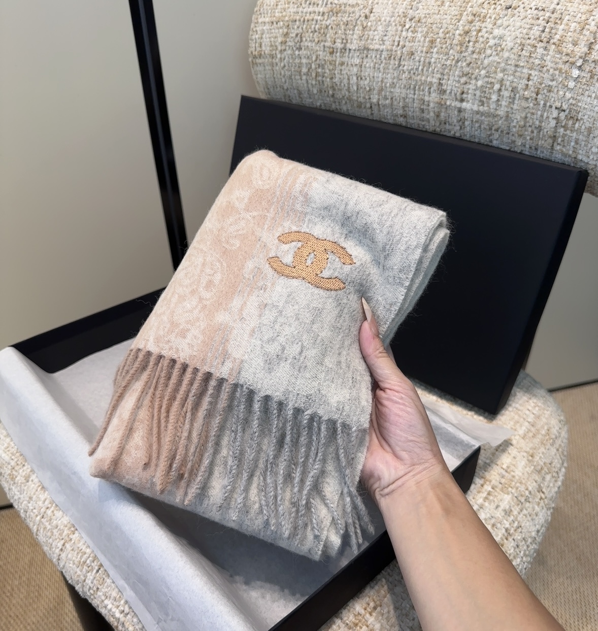 【▪Chanel · 香奈儿难得一见的温柔配色，超级迷恋❗️气质低调恬静又不失优雅❗️】重点推荐❗️高级