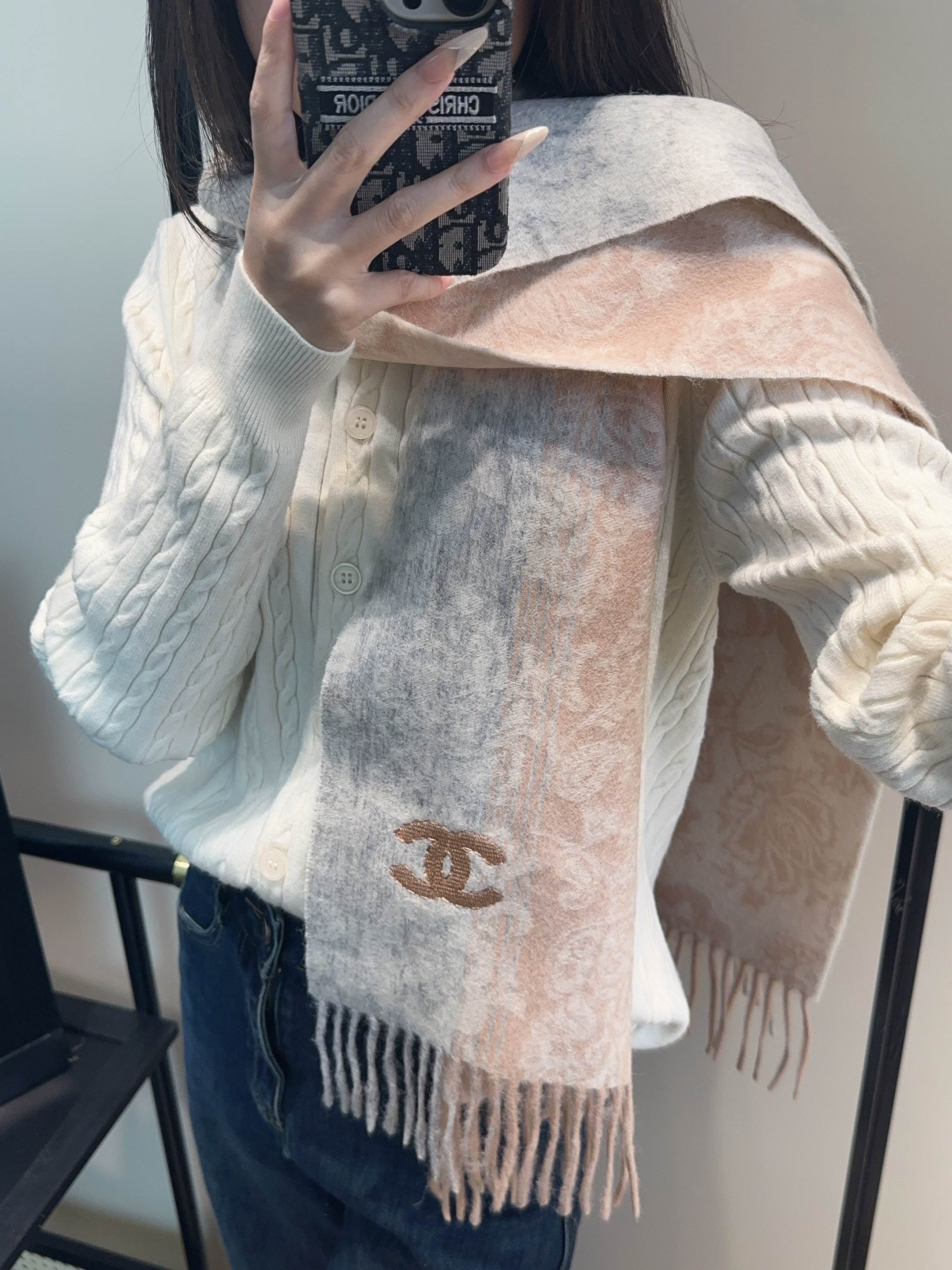 【▪Chanel · 香奈儿难得一见的温柔配色，超级迷恋❗️气质低调恬静又不失优雅❗️】重点推荐❗️高级