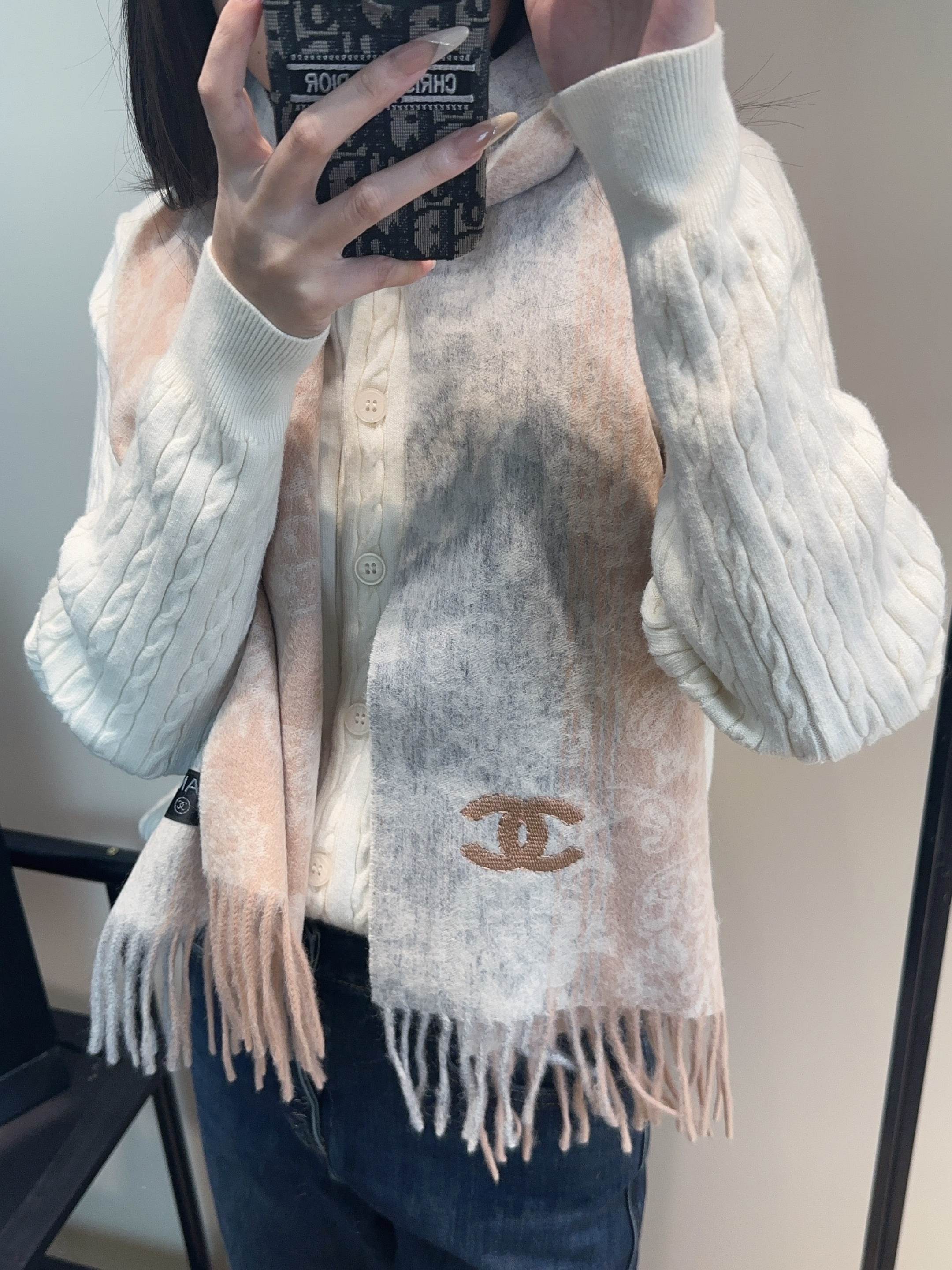 【▪Chanel · 香奈儿难得一见的温柔配色，超级迷恋❗️气质低调恬静又不失优雅❗️】重点推荐❗️高级