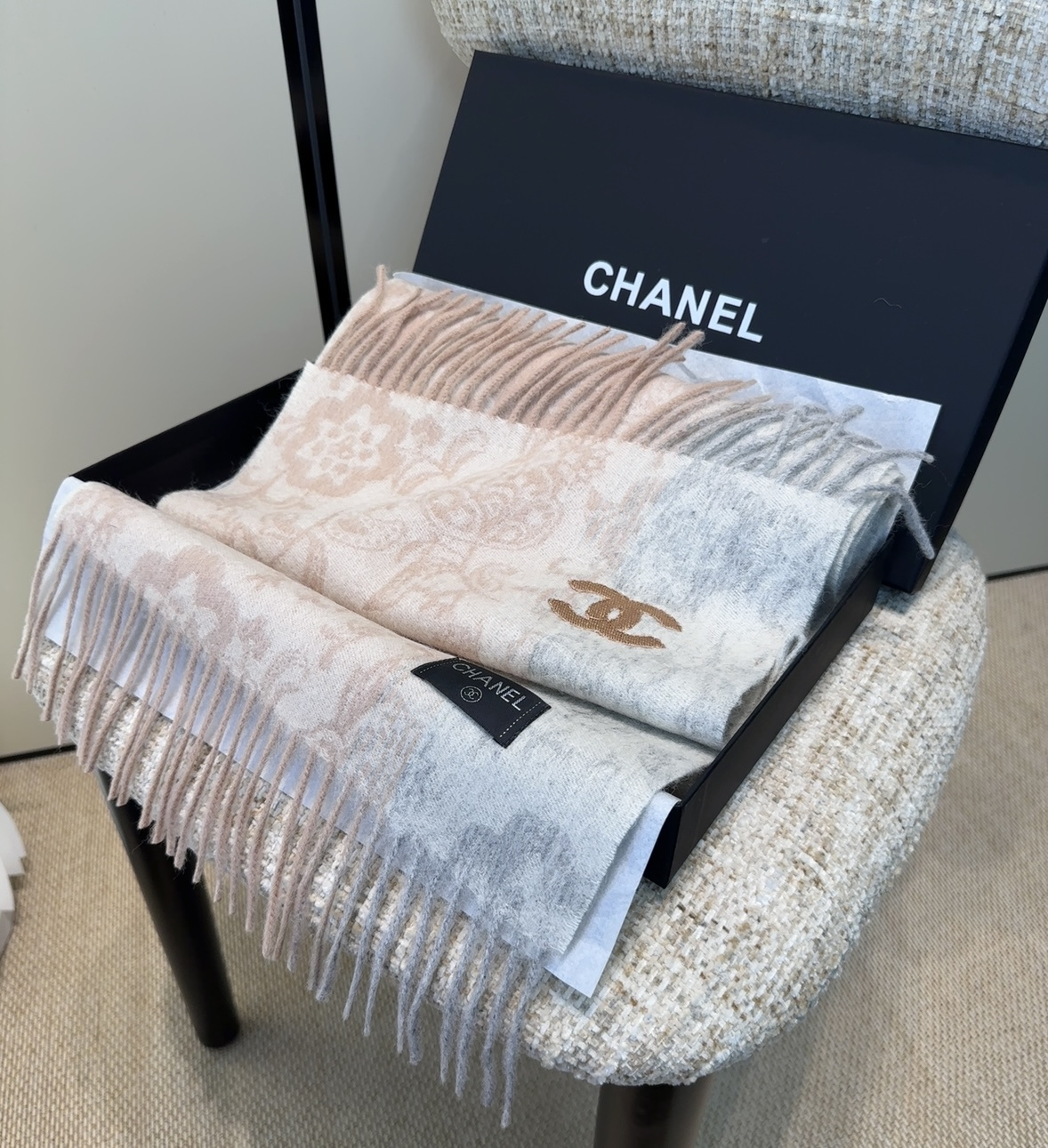 【▪Chanel · 香奈儿难得一见的温柔配色，超级迷恋❗️气质低调恬静又不失优雅❗️】重点推荐❗️高级