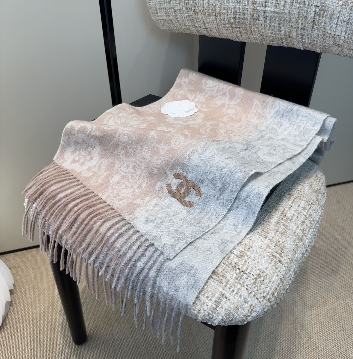 【▪Chanel · 香奈儿难得一见的温柔配色，超级迷恋❗️气质低调恬静又不失优雅❗️】重点推荐❗️高级