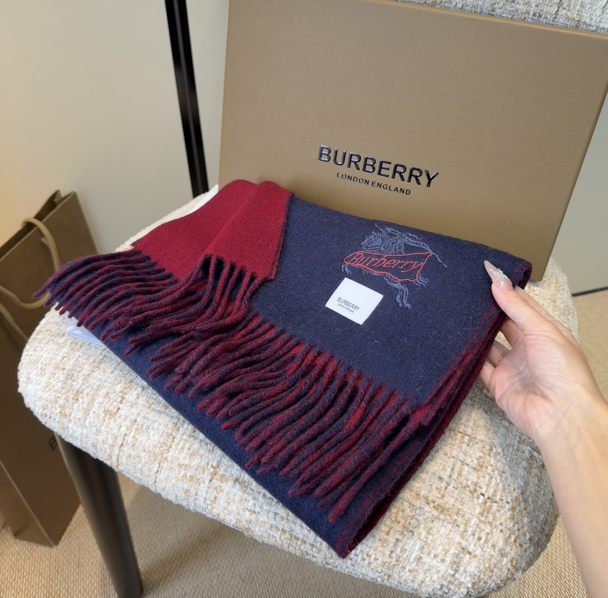 Burberry · 巴宝莉围巾❗️好看的要疯掉了，太有型太有魅力了❗️❗️非常斯文时尚的秋冬单品！真的