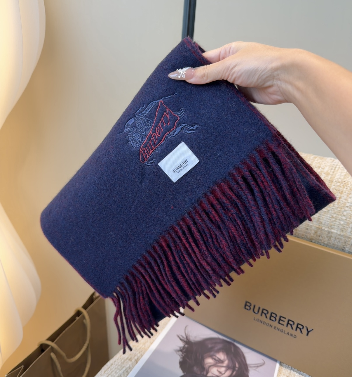 Burberry · 巴宝莉围巾❗️好看的要疯掉了，太有型太有魅力了❗️❗️非常斯文时尚的秋冬单品！真的