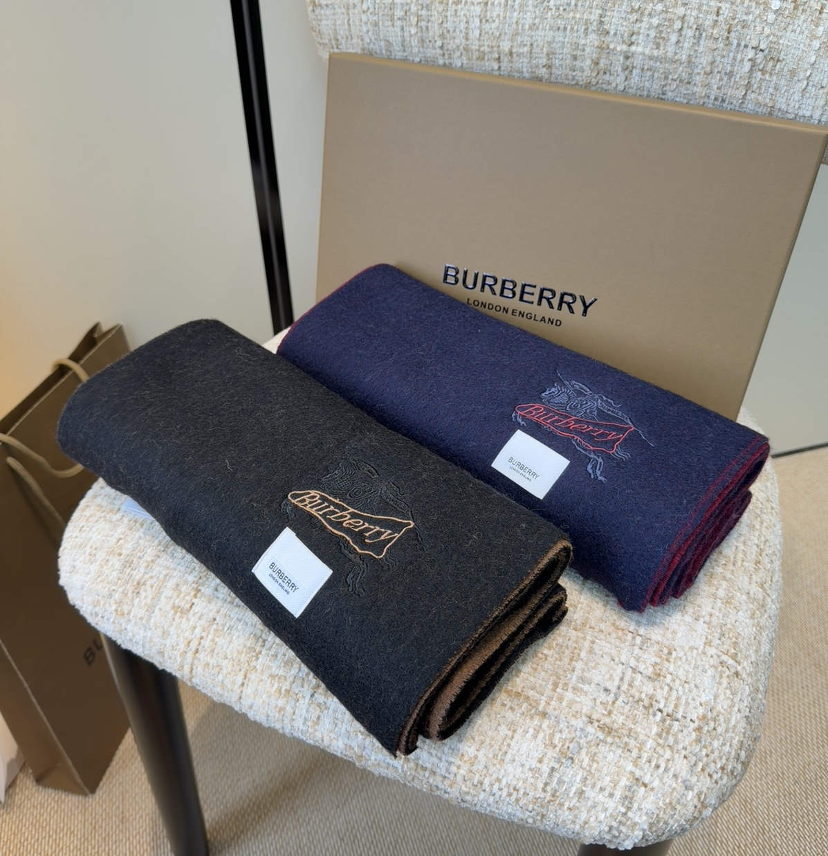 Burberry · 巴宝莉围巾❗️好看的要疯掉了，太有型太有魅力了❗️❗️非常斯文时尚的秋冬单品！真的