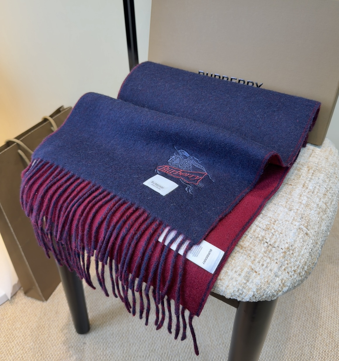 Burberry · 巴宝莉围巾❗️好看的要疯掉了，太有型太有魅力了❗️❗️非常斯文时尚的秋冬单品！真的