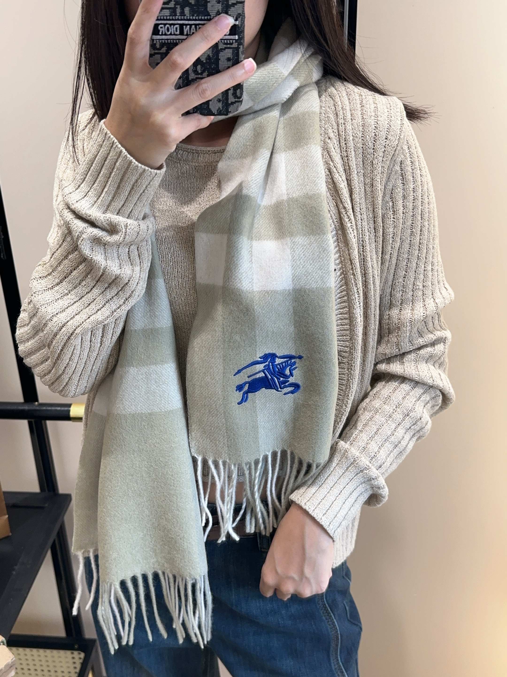 Burberry · 巴宝莉格子围巾❗️好看的要疯掉了，太有型太有魅力了❗️❗️非常斯文时尚的秋冬单品！