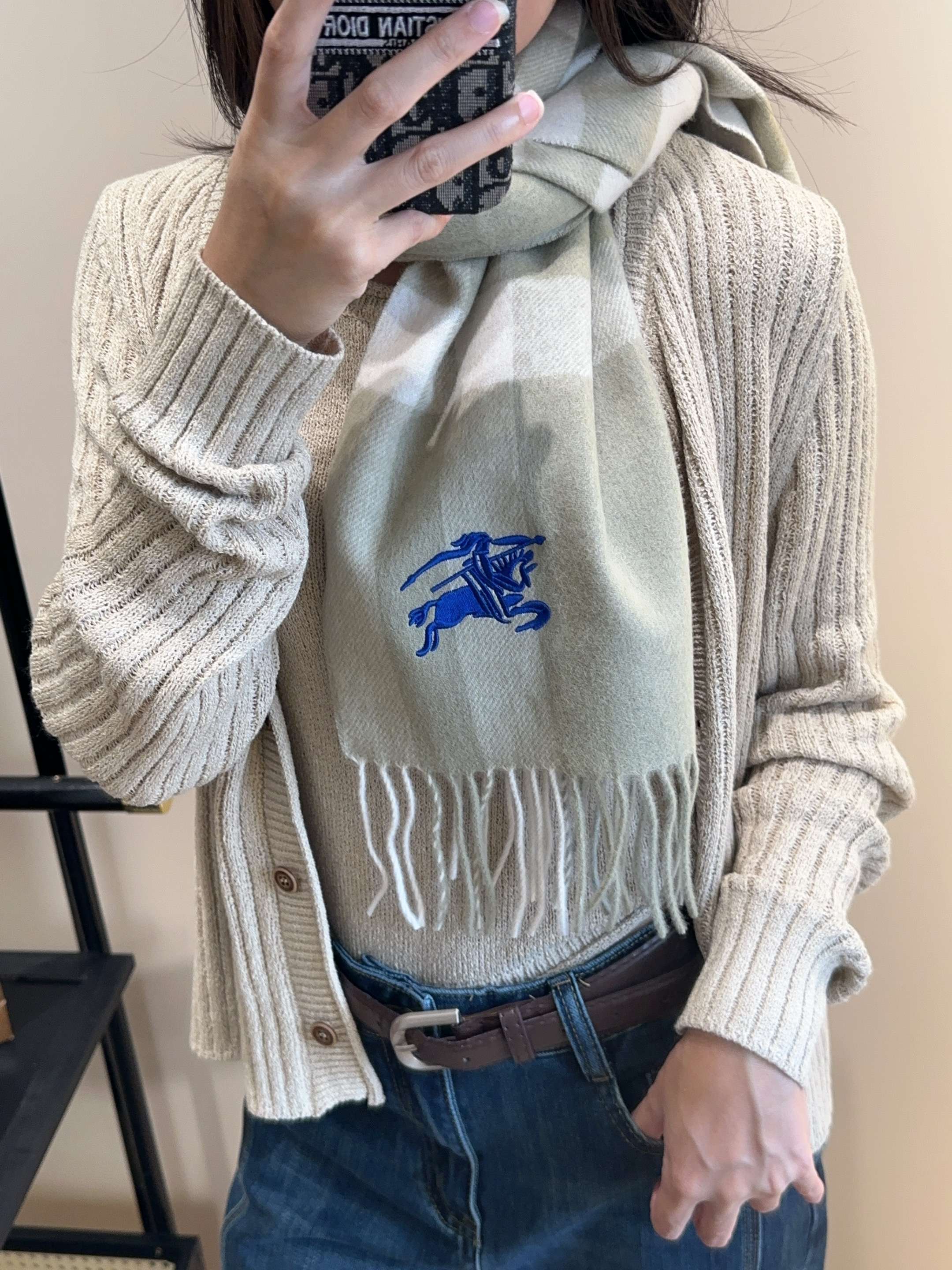 Burberry · 巴宝莉格子围巾❗️好看的要疯掉了，太有型太有魅力了❗️❗️非常斯文时尚的秋冬单品！