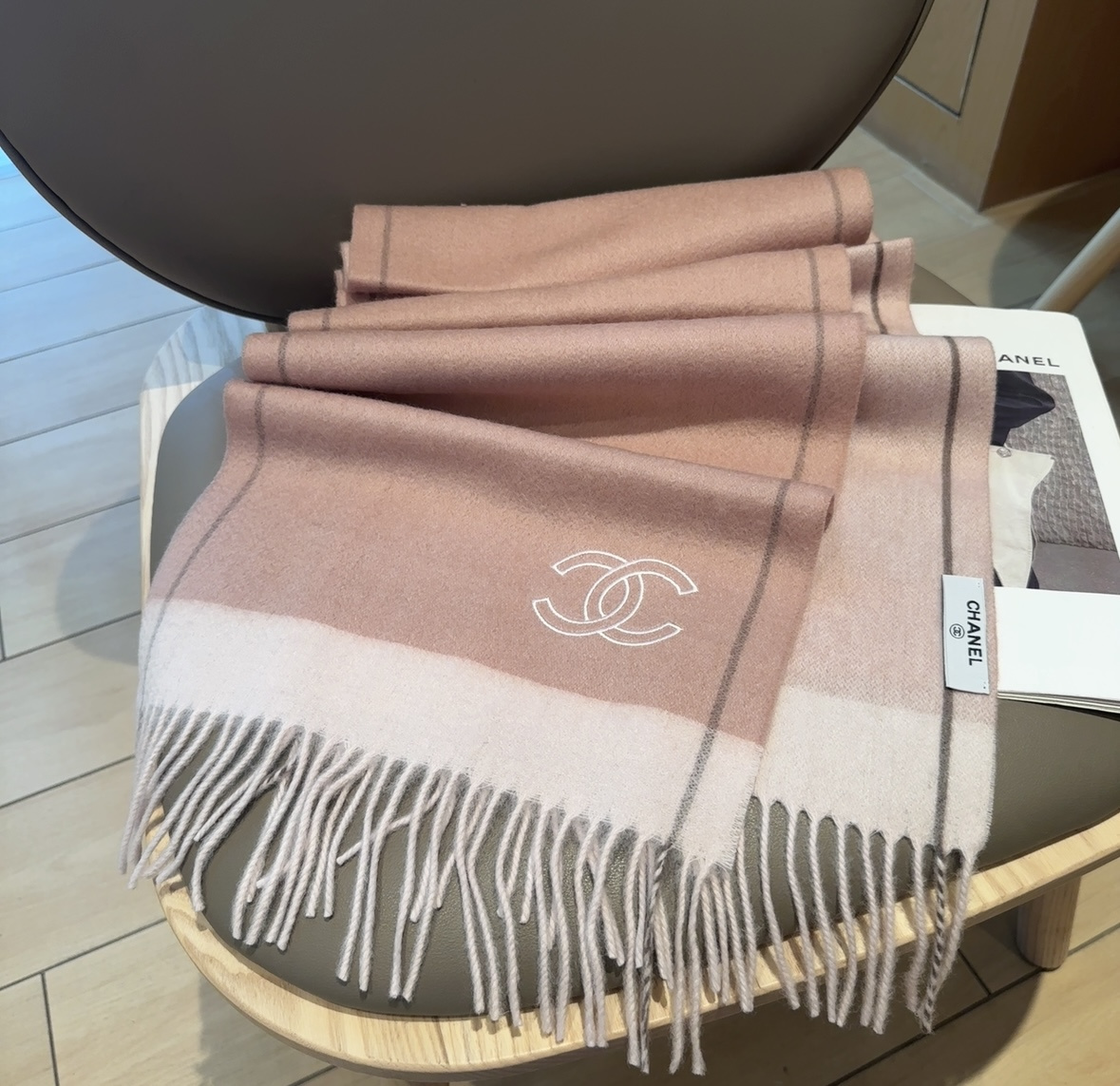 【▪Chanel · 香奈儿难得一见的温柔配色，超级迷恋❗️气质低调恬静又不失优雅❗️】重点推荐❗️高级