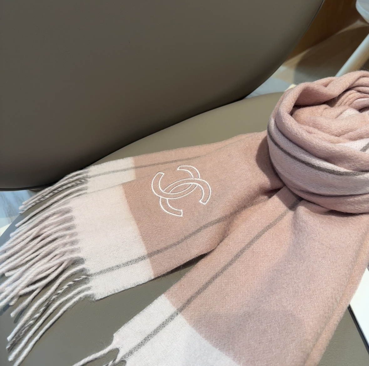 【▪Chanel · 香奈儿难得一见的温柔配色，超级迷恋❗️气质低调恬静又不失优雅❗️】重点推荐❗️高级