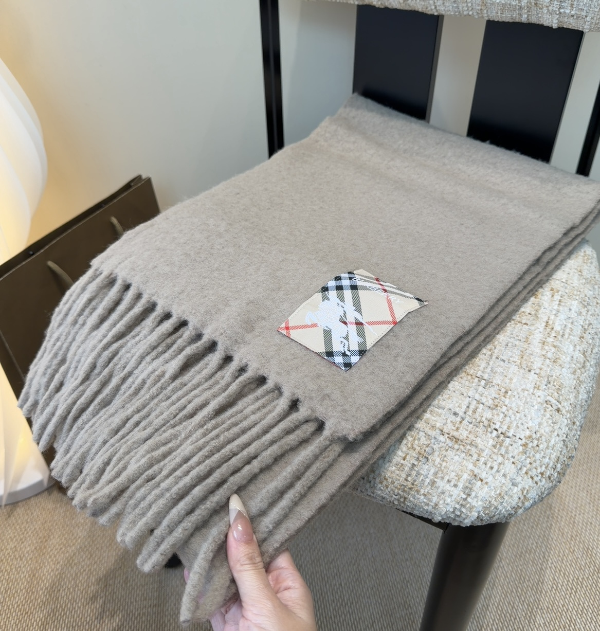 ▪❤️️巴宝莉超美新款马海毛围巾！超级推荐入手！】质感好货！主打的马海毛围巾~据说超难买哦！！打了好多次