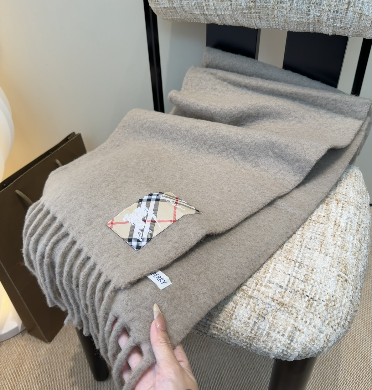 ▪❤️️巴宝莉超美新款马海毛围巾！超级推荐入手！】质感好货！主打的马海毛围巾~据说超难买哦！！打了好多次