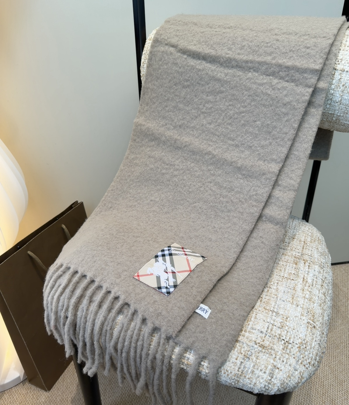 ▪❤️️巴宝莉超美新款马海毛围巾！超级推荐入手！】质感好货！主打的马海毛围巾~据说超难买哦！！打了好多次