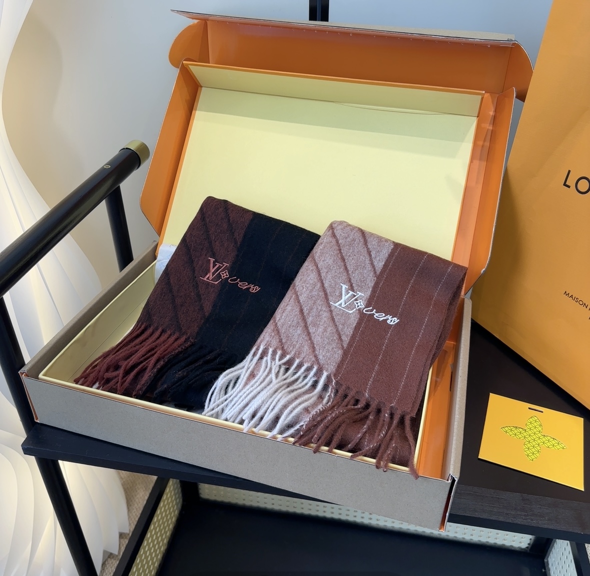 Lv围巾❗️好看的要疯掉了，太有型太有魅力了❗️❗️非常斯文时尚的秋冬单品！真的很喜欢，非常Classi