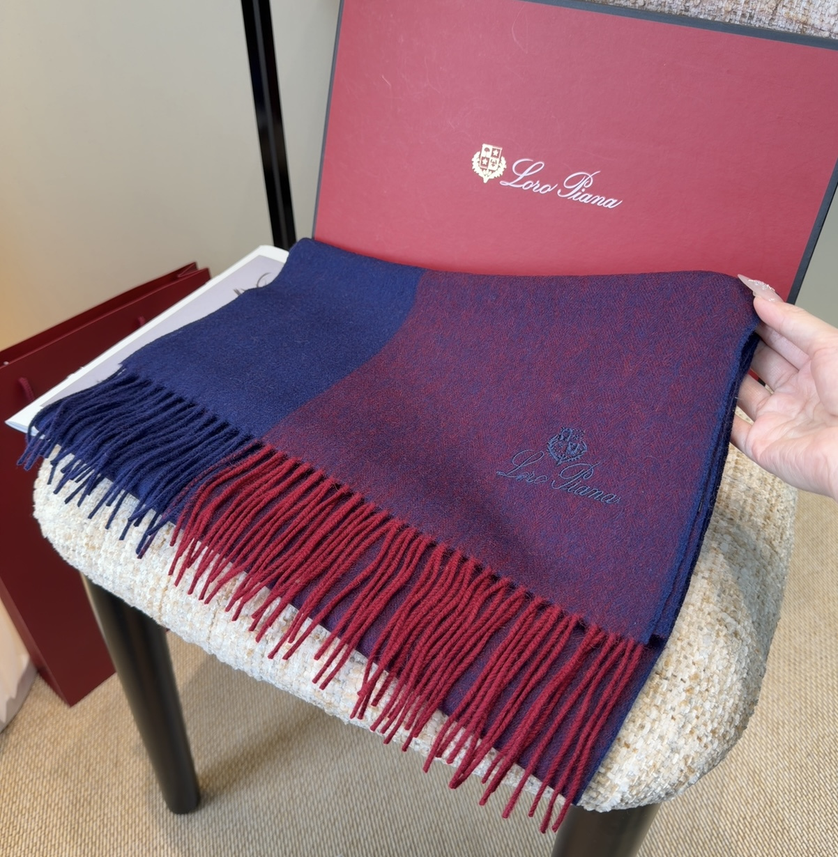 🆕Loro Piana · 【贸易公司尾单，极品山羊绒围巾披肩】送人自留都太高大上了😍重磅上新，爆款爆款