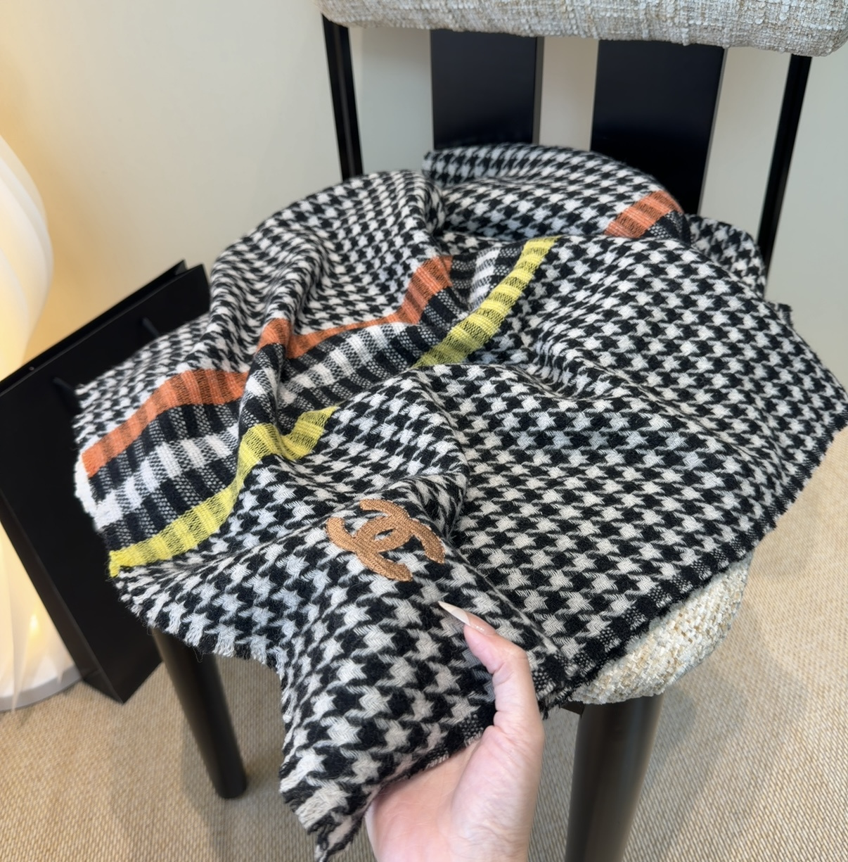 上新！2025秋冬香奈儿男女同款，同步，高端羊绒针织围巾！ 可正式，可随意，非常Classical的设计