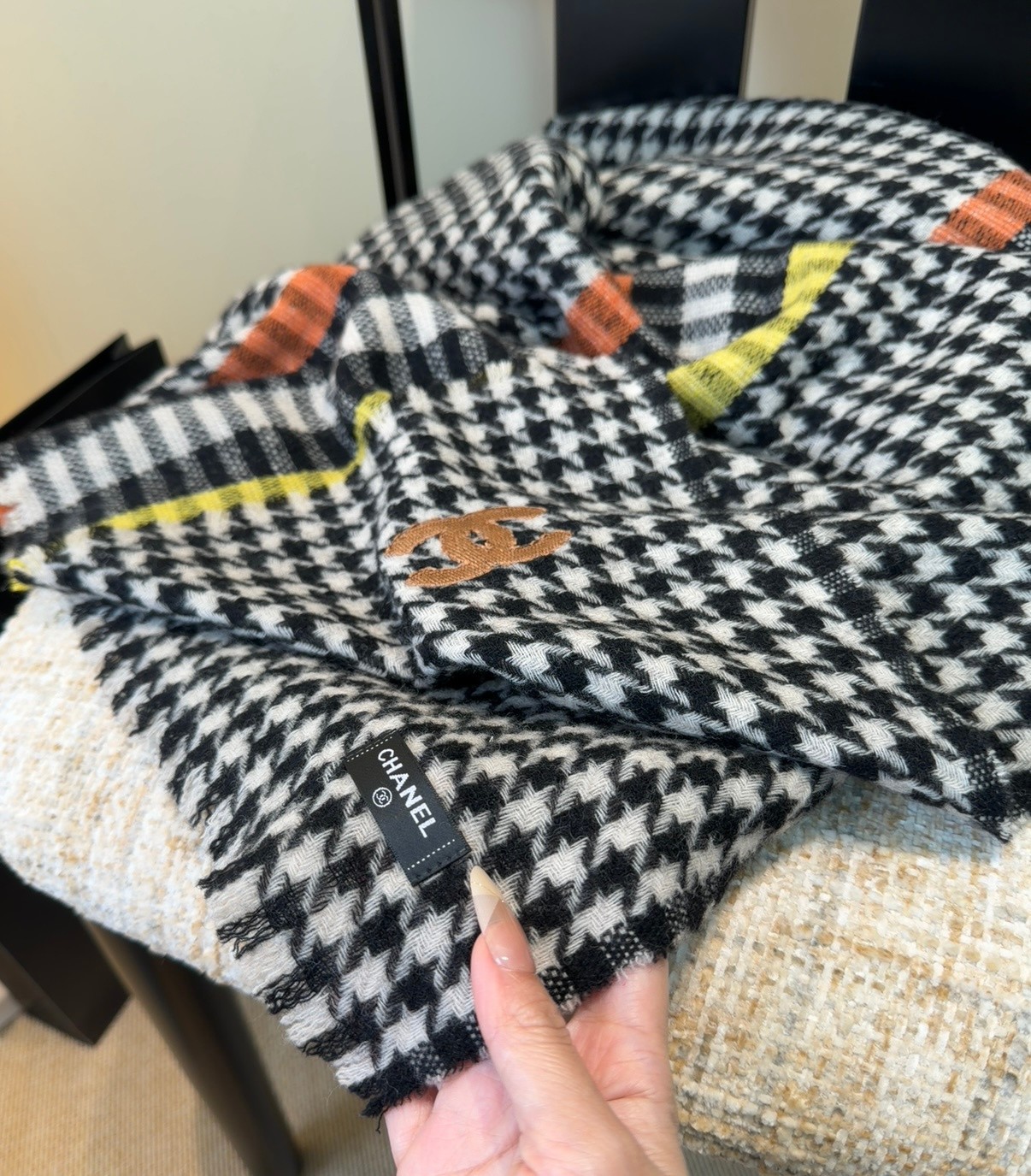 上新！2025秋冬香奈儿男女同款，同步，高端羊绒针织围巾！ 可正式，可随意，非常Classical的设计