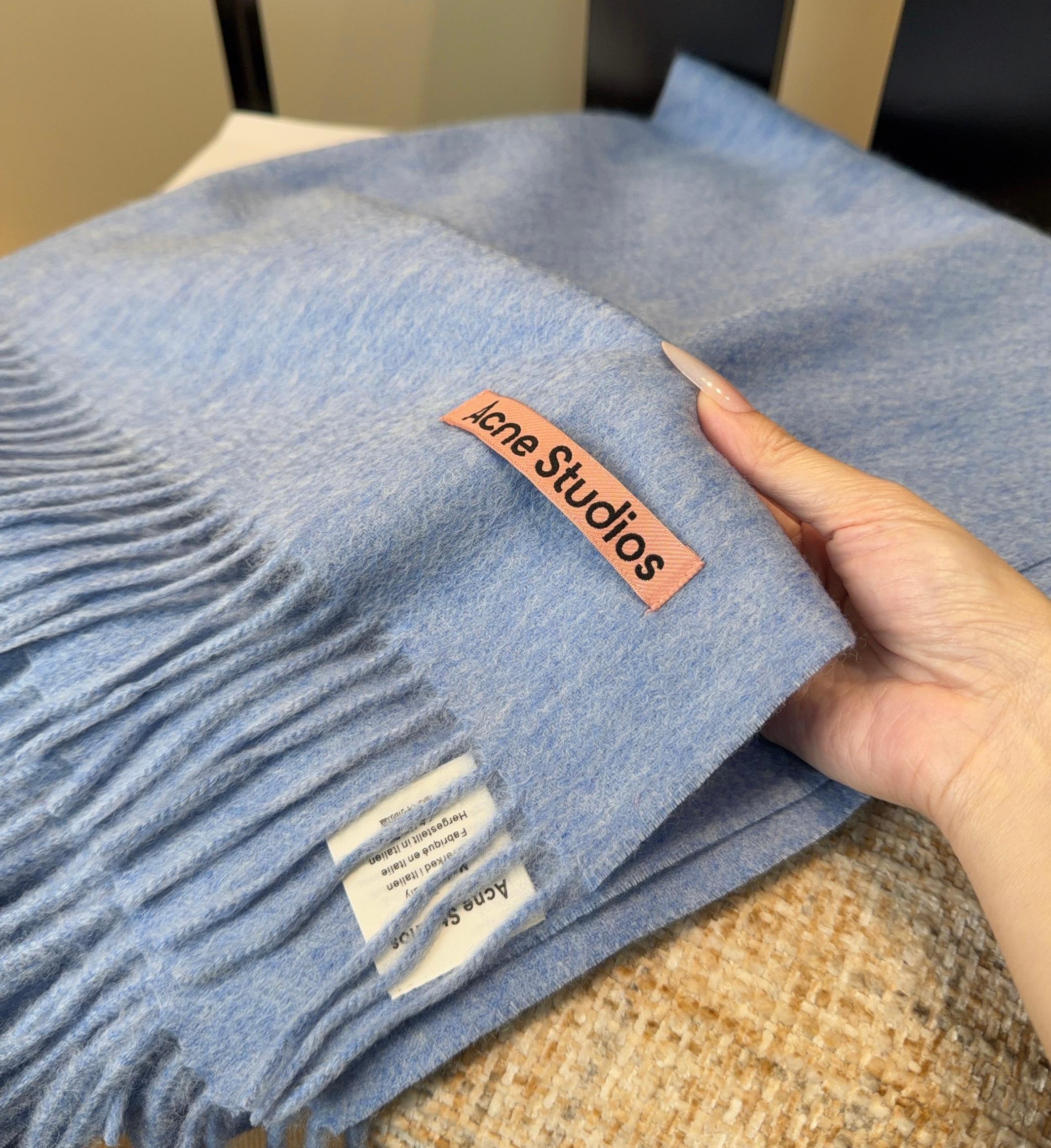 Acne 主打的系列~今年这个真是红啊~时髦气质的代名词‼️♥️自带高级气场‼️软软糯糯厚实温暖‼️再来