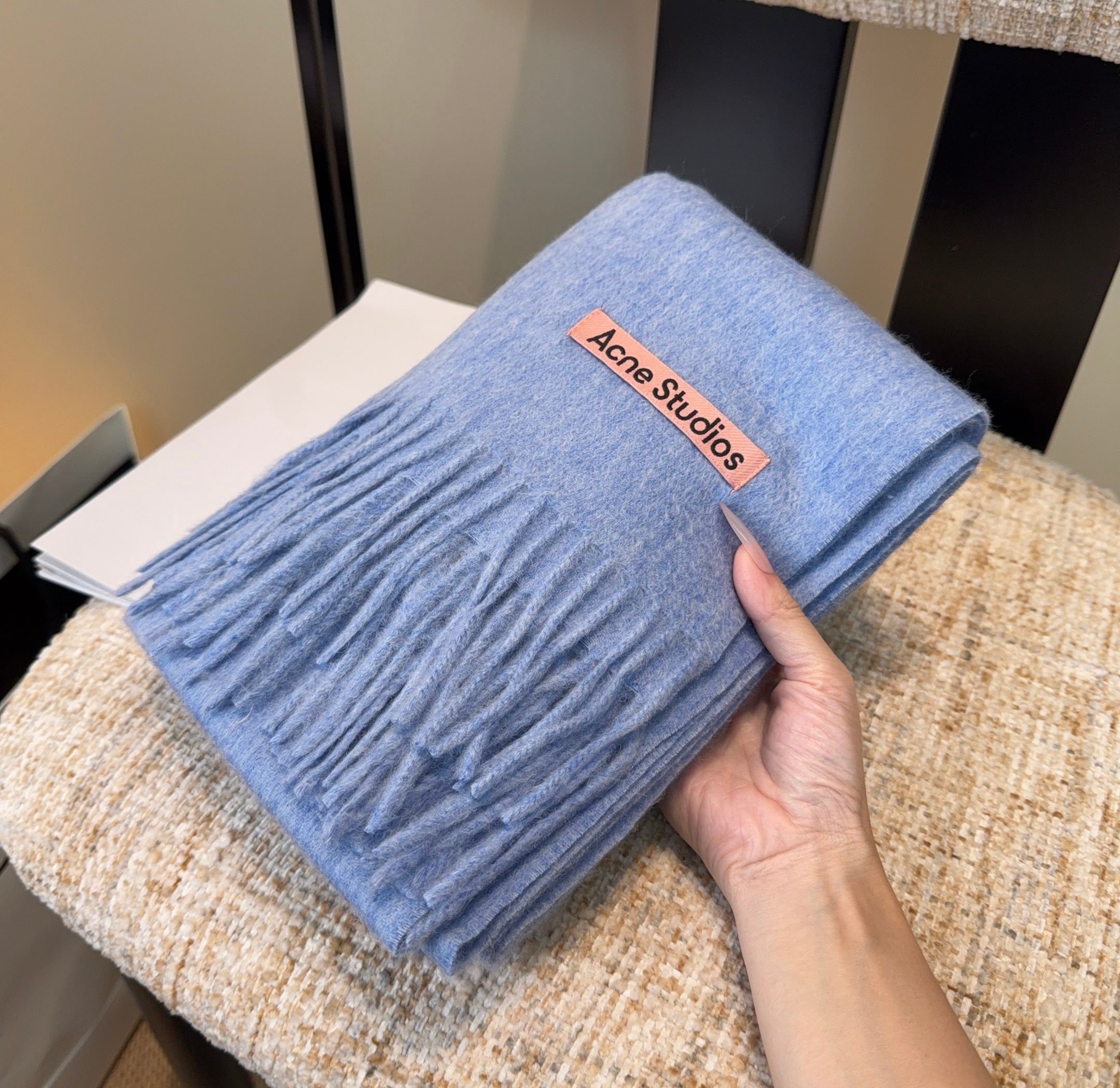 Acne 主打的系列~今年这个真是红啊~时髦气质的代名词‼️♥️自带高级气场‼️软软糯糯厚实温暖‼️再来