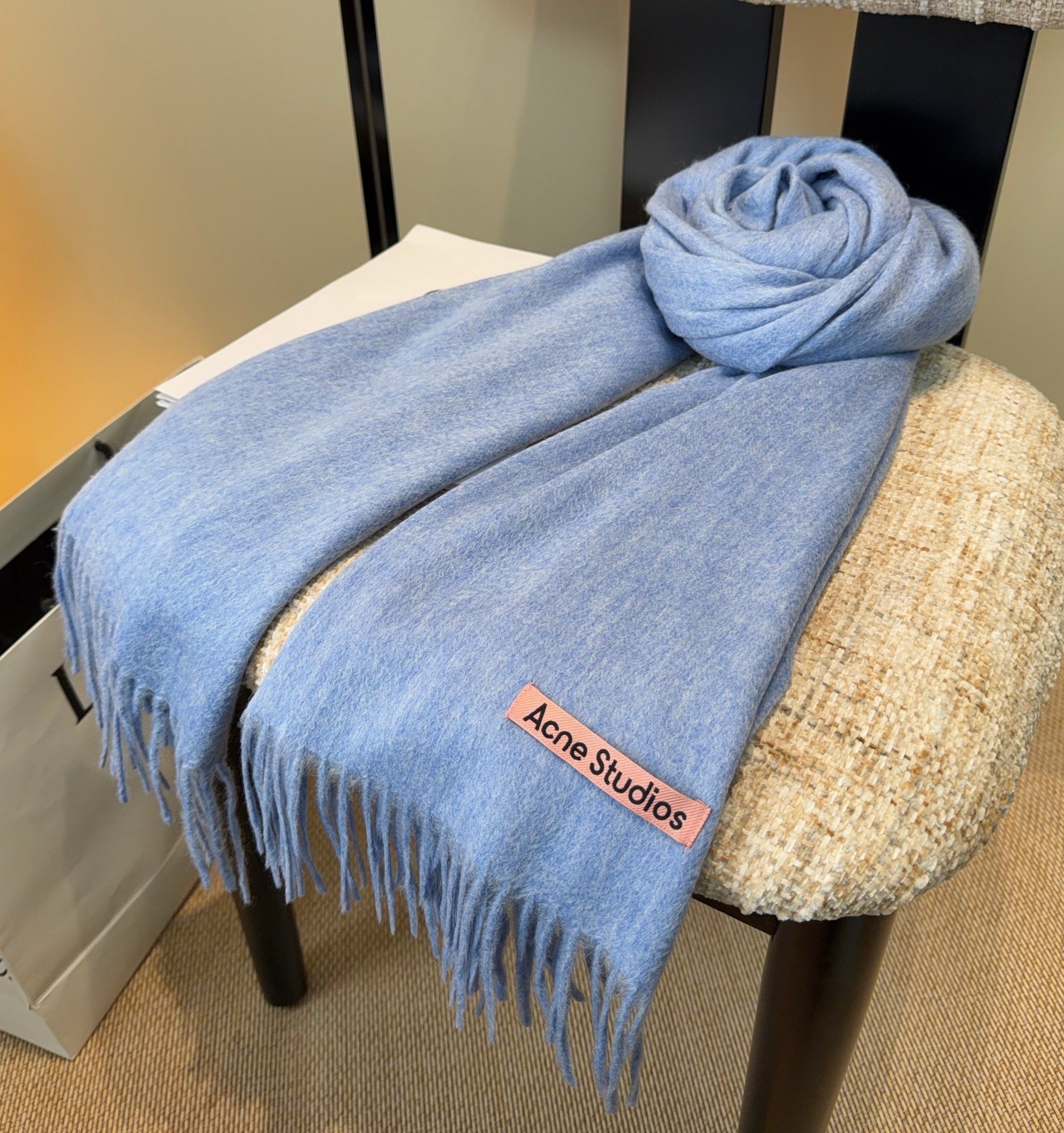 Acne 主打的系列~今年这个真是红啊~时髦气质的代名词‼️♥️自带高级气场‼️软软糯糯厚实温暖‼️再来