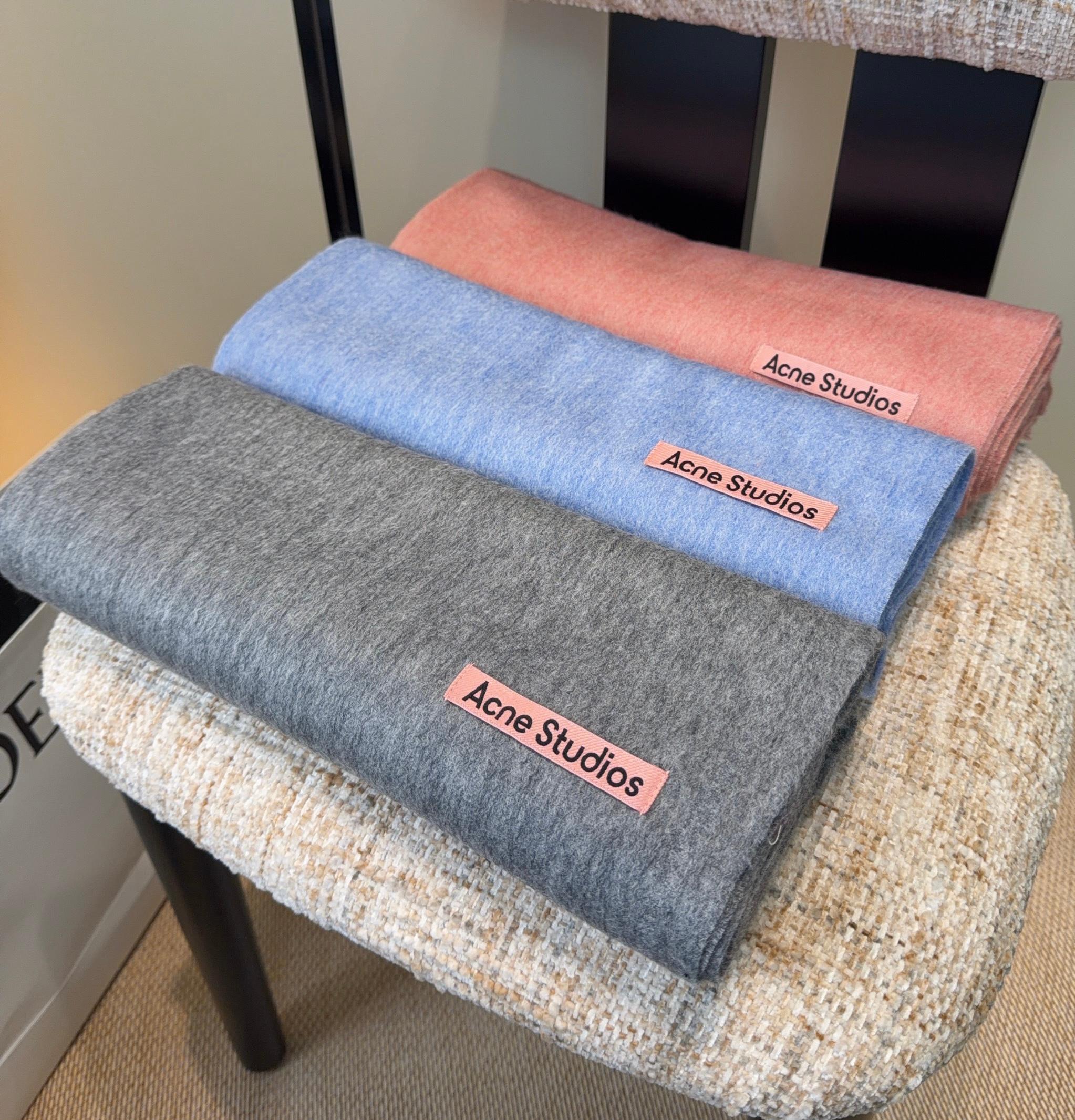 Acne 主打的系列~今年这个真是红啊~时髦气质的代名词‼️♥️自带高级气场‼️软软糯糯厚实温暖‼️再来