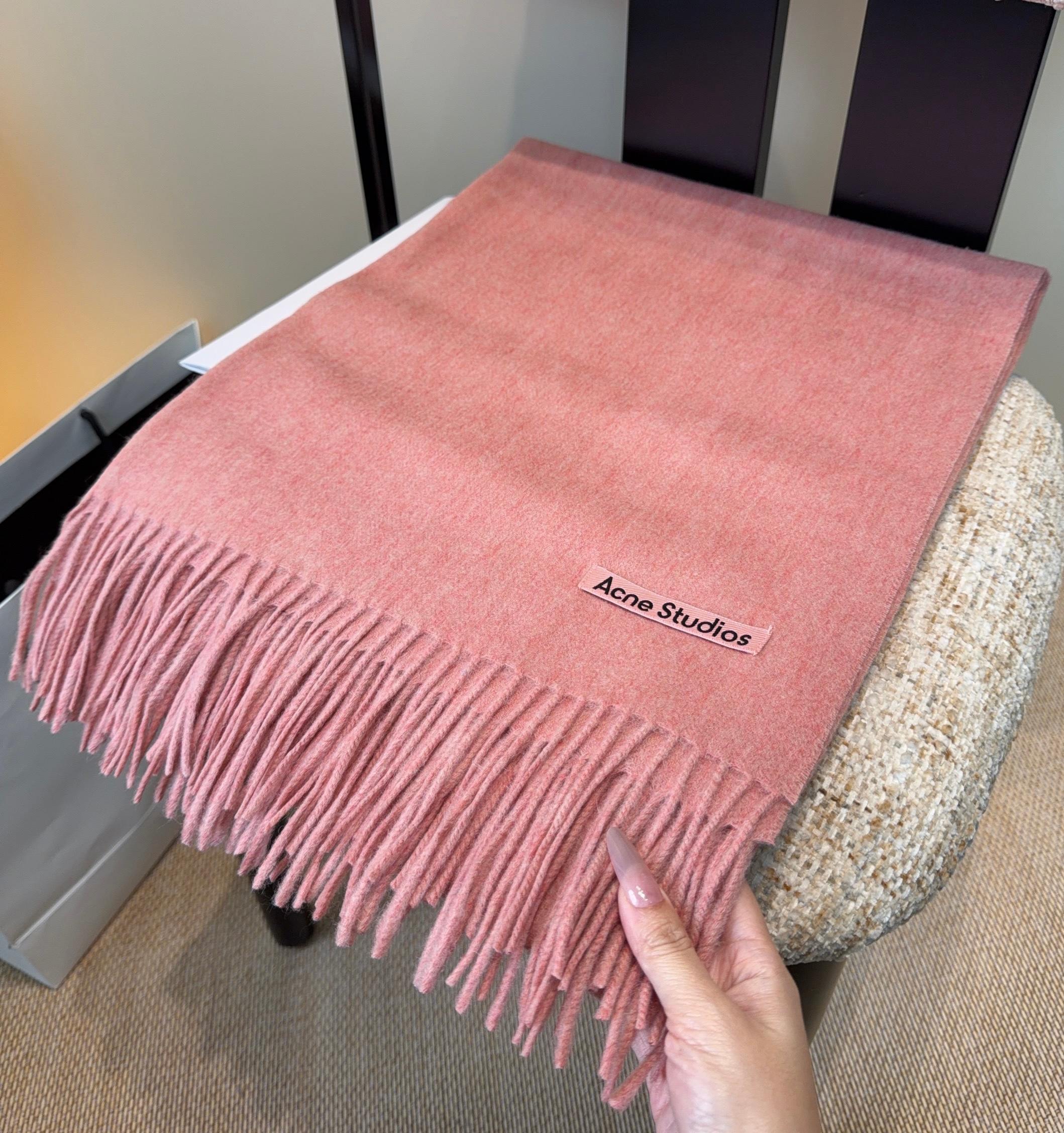 Acne 主打的系列~今年这个真是红啊~时髦气质的代名词‼️♥️自带高级气场‼️软软糯糯厚实温暖‼️再来