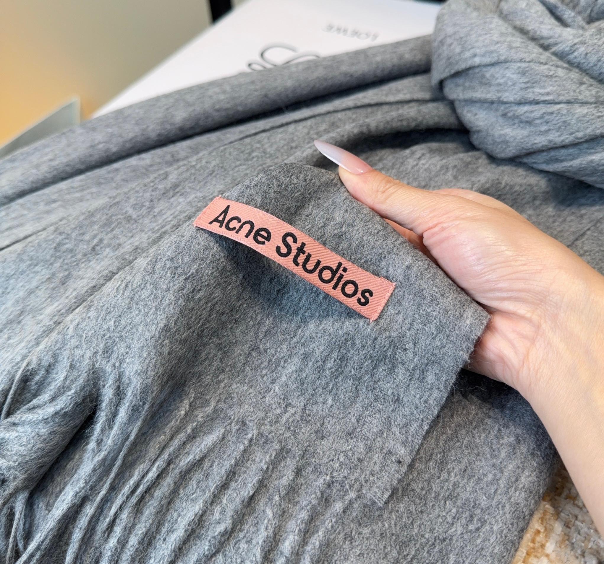 Acne 主打的系列~今年这个真是红啊~时髦气质的代名词‼️♥️自带高级气场‼️软软糯糯厚实温暖‼️再来